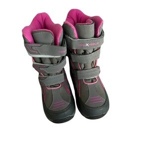 ZeroXposur Kids Gray and Pink Winter Boots‎